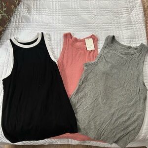 Women’s Sleeveless Tank Top - set of 3 - new - women’s XL
